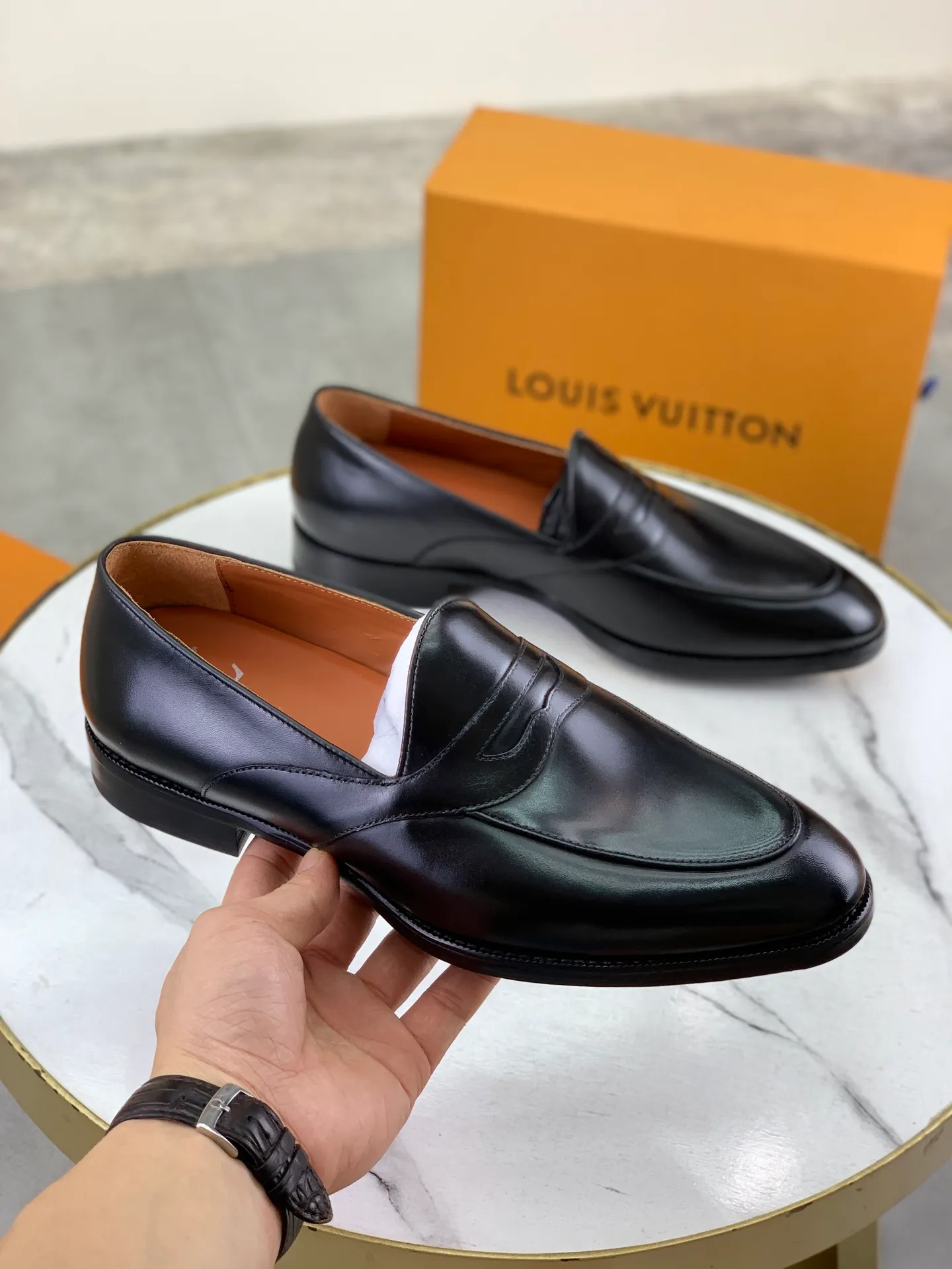 Factory price P1060 💎💎💎 L Home (genuine leather outsole series) [Louis* Denweis] - LV men's business casual leather shoes, luxurious and noble 👞All imported original cowhide, just to create a more comfortable wearing experience, upper: original high-end calfskin ➕Imported soft cowhide lining, original handmade genuine leather outsole ✔️ Color: black brown optional Size: 38-44 (45 46 can be customized (non-returnable)